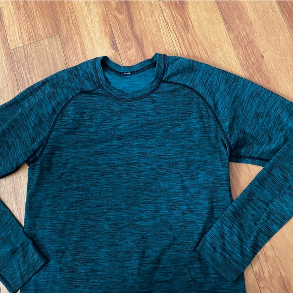****SOLD****Lululemon men’s metal vent long sleeve; heathered green and BLK - Picture 5 of 6